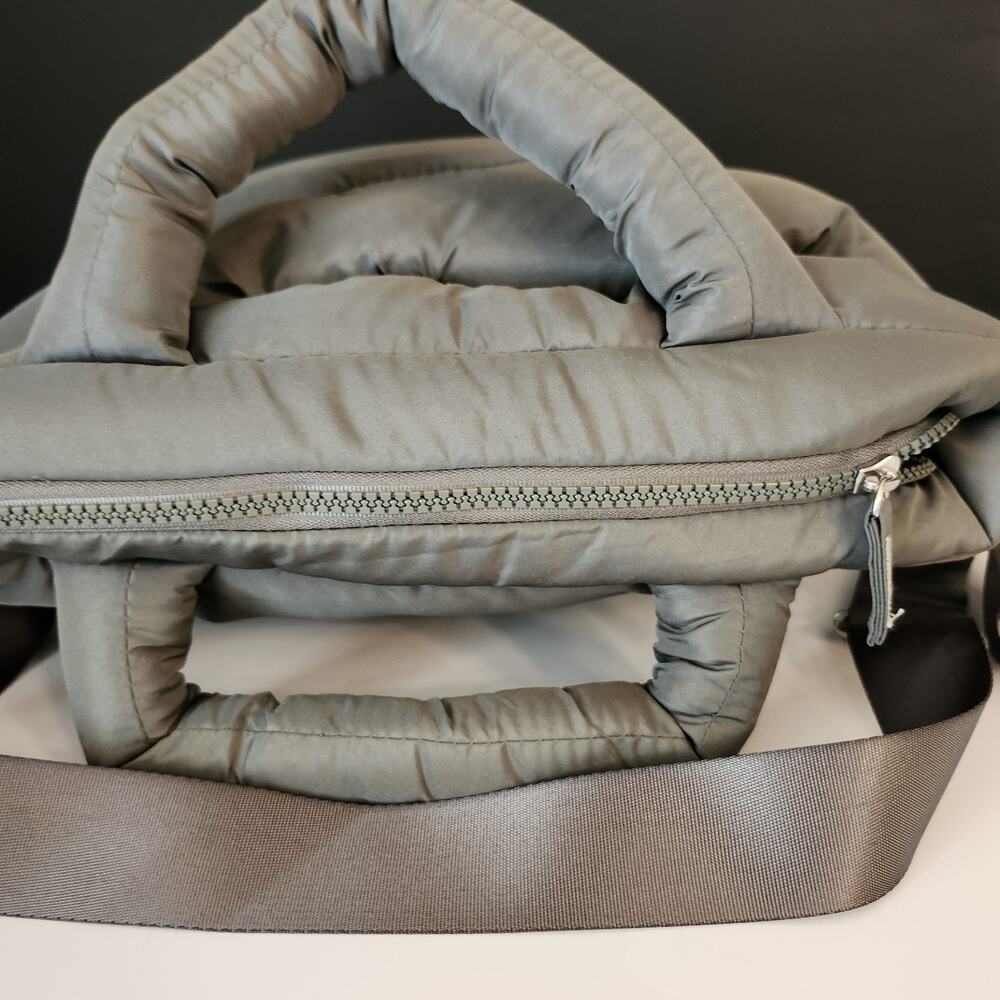 NWOT Wilo The Label Gym Travel Puffer Tote Bag Weekender Sage Green Crossbody - Picture 5 of 8